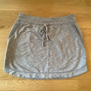 Athleta Womens Gray Sweatshirt Skirt with Drawstring Waist /Pockets / Size M